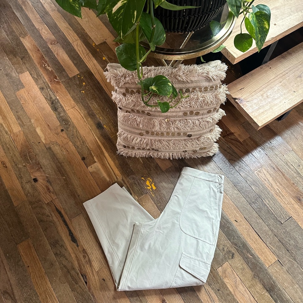 Lululemon Light Utilitech Cargo Pocket High-Rise Pant - White Opal - 29